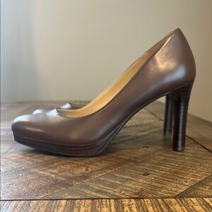 Naturalizer Brown Leather Pumps Classic Design